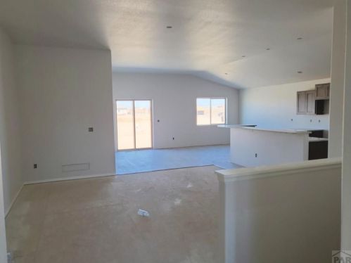 451 Mitford Dr, Pueblo, CO 81007-1049