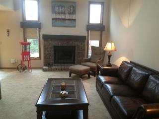 7025 Thamesford Dr, Fort Wayne IN  46835-1890 exterior