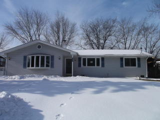 130 Magnolia Ln, Third Lake, IL 60046