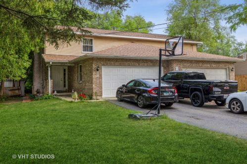 393 Linn Ave, Bull Valley, IL 60014-7106