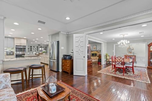 6127 Dilbeck Ln, Dallas TX  75240-5350 exterior