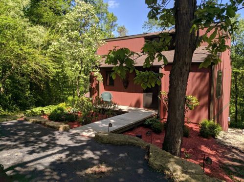 12 Colony Ln, Galena, IL 61036-8692