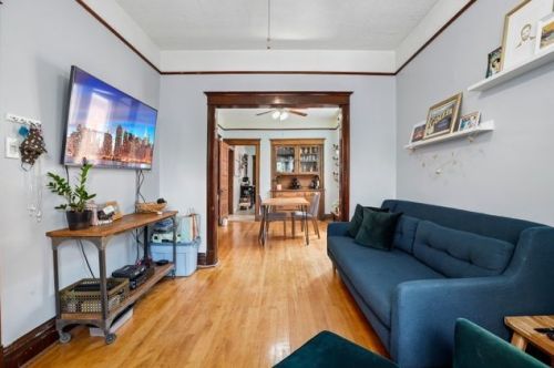 3621 Ravenswood Ave, Chicago, IL 60613-3510