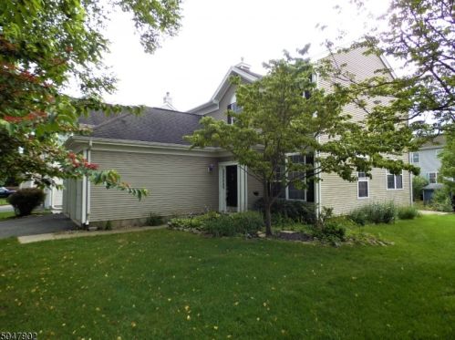 55 Saxton Dr, Hackettstown NJ  07840-1742 exterior