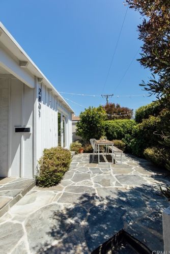 2801 Valley Dr, Manhattan Beach, CA 90266-2409
