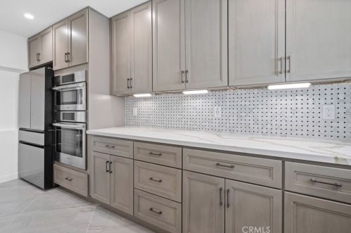 300 Brookhurst St, Anaheim CA  92801-5608 exterior