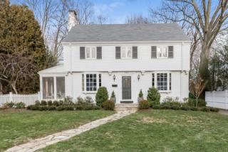 142 Rosemere Ave, Fairfield, CT 06825-1735