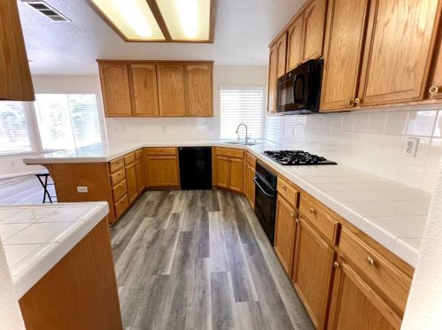 1012 Garden St, Los Banos CA  93635-4563 exterior