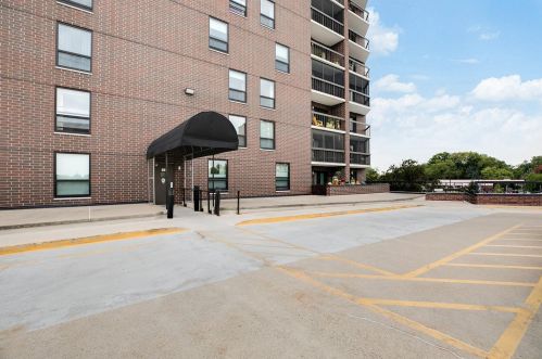 6615 Lake Shore Dr, Minneapolis MN  55423-2218 exterior