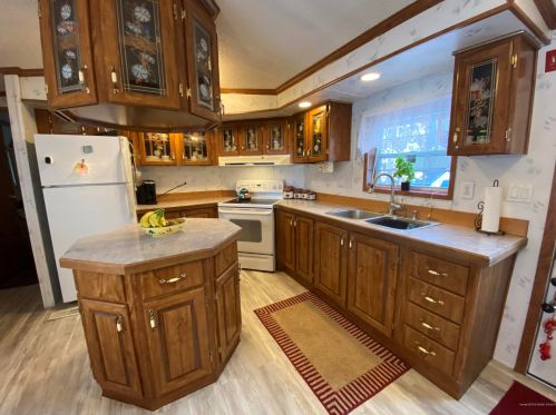 18 Hilltop Ct, Turner, ME 04282-4267