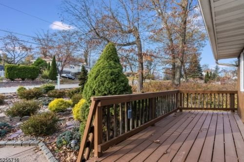 4 Woodland Ave, Kinnelon, NJ 07405-1710