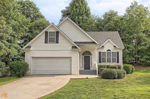 106 Timber Ridge Dr, Clarkesville, GA 30523-7819