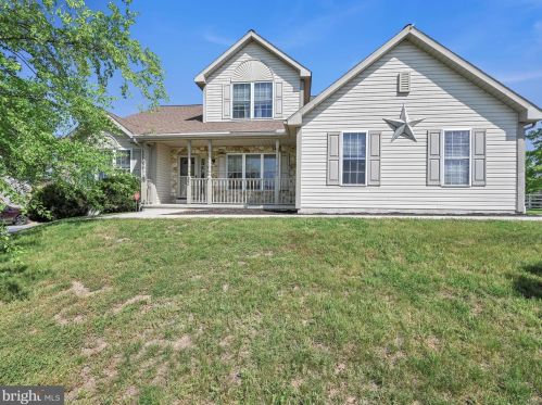 32 Hickory Ln, New Schaefferstown, PA 19506-9561
