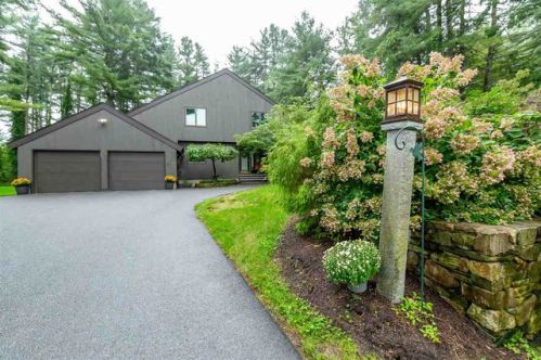 14 King Charles Dr, Londonderry, NH 03053-2819