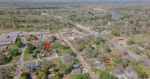 1122 Dewees St, Columbus, TX 78934-1732