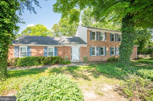 12051 Stoneford Dr, Woodbridge, VA 22192-1413
