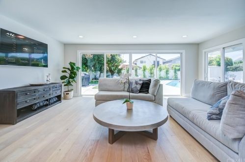 6372 Heil Ave, Huntington Beach CA  92647-4232 exterior