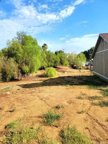 765 County Line Rd, Calimesa, CA 92320-1037