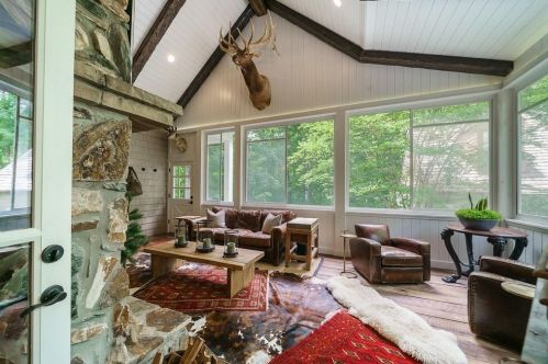 1574 Cave Rd, Atlanta GA  30327-3120 exterior