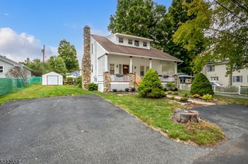 21 Center St, Mount Olive, NJ 07828-2406