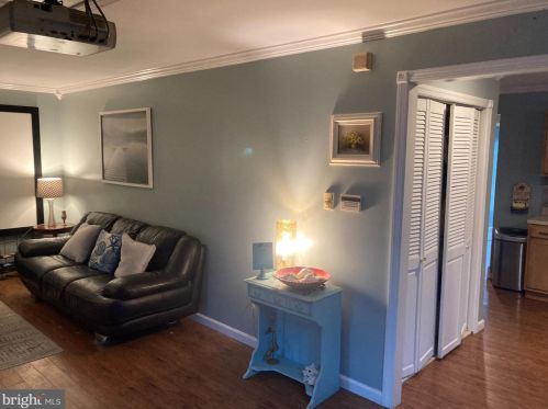 222 Samdin Blvd, Trenton NJ  08610-3935 exterior