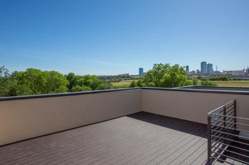 400 Rayner St, Fort Worth TX  76111-1128 exterior