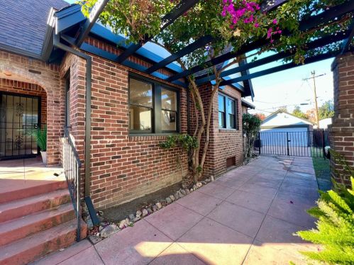 37 Cleveland St, Stockton, CA 95204-5450