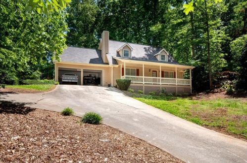 2892 Cascade Dr, Gainesville, GA 30504-5702