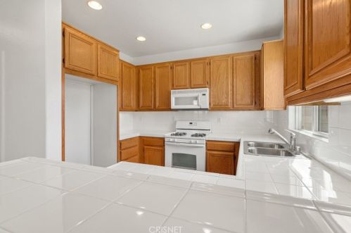 44015 Moccasin Pl, Lancaster CA  93536-6857 exterior