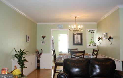 10027 Park Woods Ln, Springfield VA  22015-2748 exterior