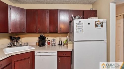 16 Willow Ct, Trenton NJ 08619-4626 exterior