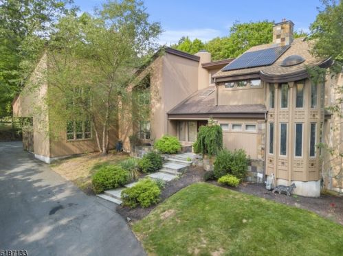 15 Ravenswood Ln, Scotch Plains, NJ 07076-3321
