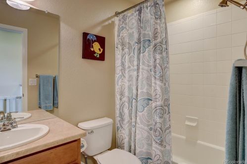 201 Newbern Way, Aurora CO 80016-6124 exterior