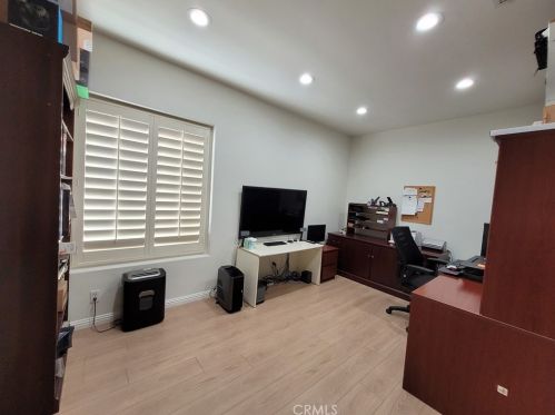33 Commonwealth, Irvine CA  92618-7003 exterior