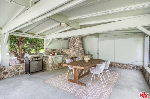 2832 Mayfield Ave, Glendale CA 91214-3816 exterior