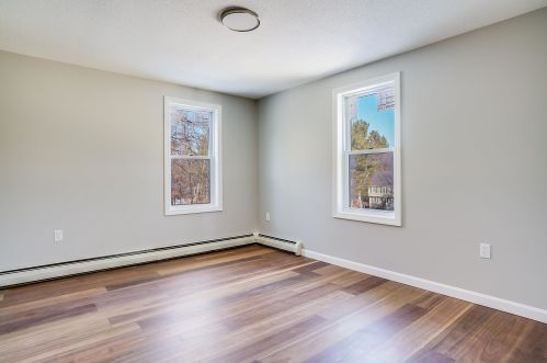 1 Cherokee Ct, Londonderry NH  03053-2635 exterior