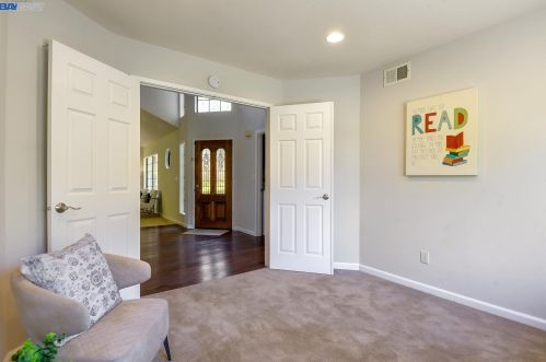 5900 Charter Oaks Dr, Hayward CA  94552-1678 exterior