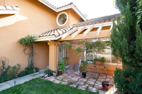 8304 Fox Hound Cir, Elk Grove, CA 95758-1111