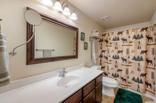 1238 Bateman Pt Dr, Taylorsville UT 84084-2590 exterior