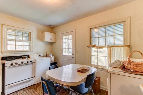 1487 Mercer Ave, Atlanta GA  30337-1515 exterior