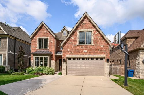 696 Swain Ave, Elmhurst, IL 60126-4312