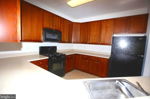 415 Timberlake Dr, Trenton NJ  08618-1475 exterior