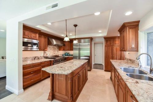 51 Sunlight, Irvine CA  92603-3740 exterior