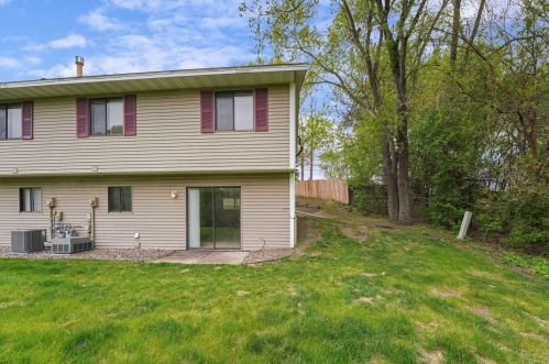 3235 Dodd Ln, Saint Paul MN 55121-2305 exterior