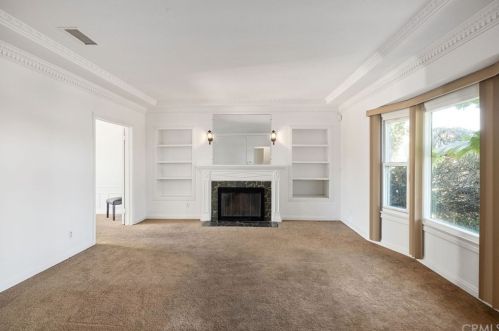 8811 2nd Ave, Inglewood, CA 90305-2821