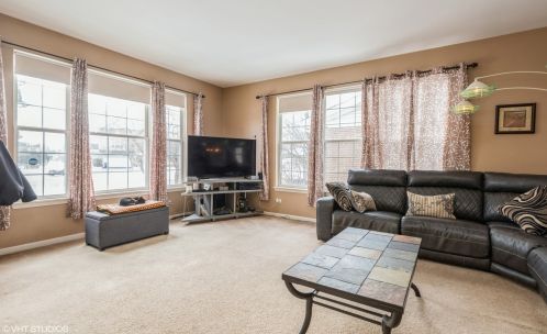 1879 Krowka Dr, Des Plaines, IL 60018-2976
