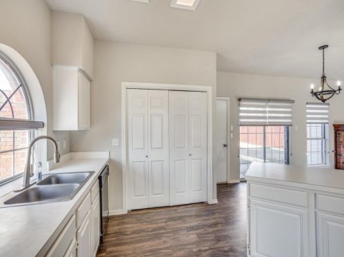 1420 Mapleview Dr, Carrollton TX 75007-6019 exterior