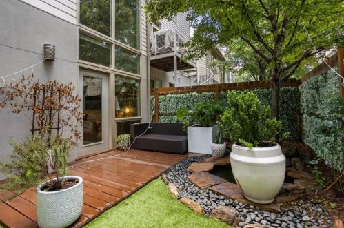 1269 Eames Grn, Atlanta GA  30318-4193 exterior