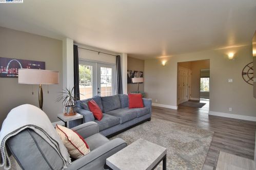26985 Call Ave, Hayward, CA 94542-2079