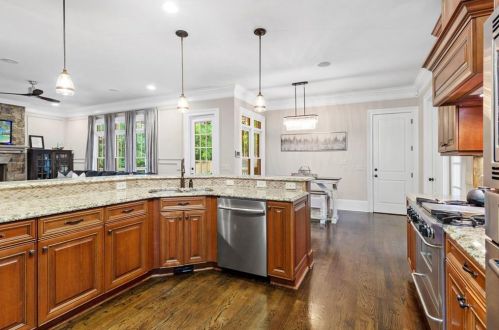 284 Hedden Rd, Atlanta GA  30342-2768 exterior
